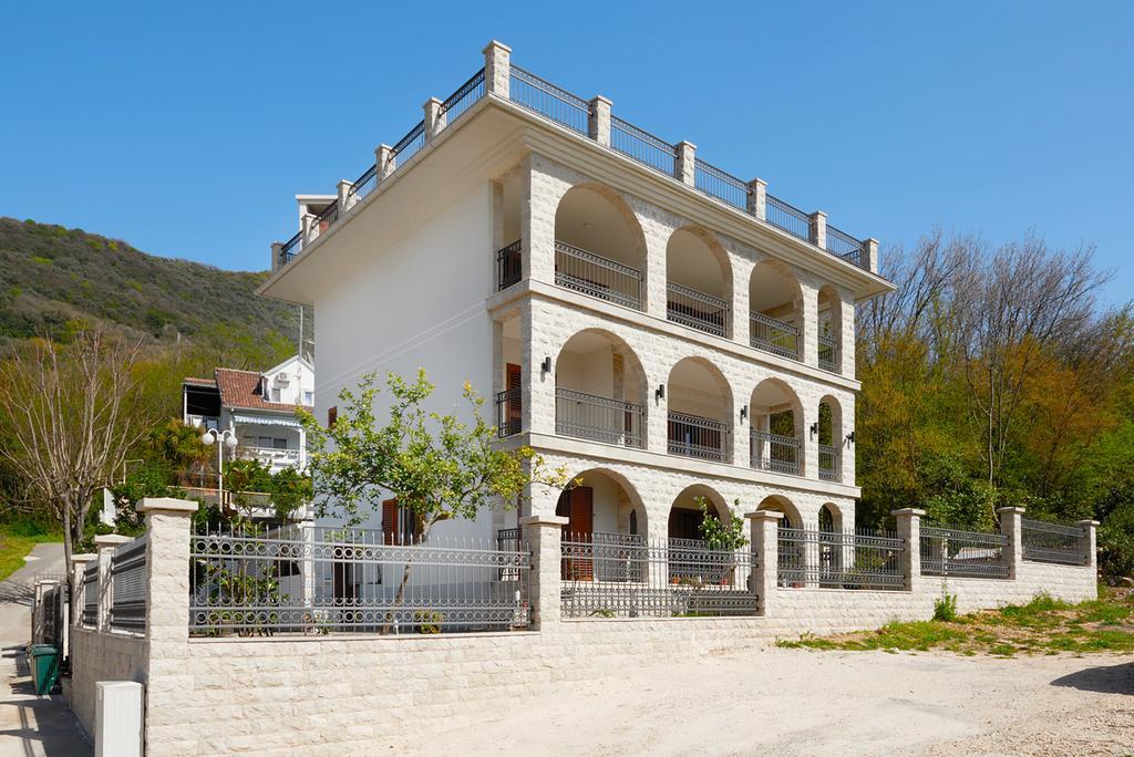 Apartments Rajsko Mjesto Tivat Exterior foto